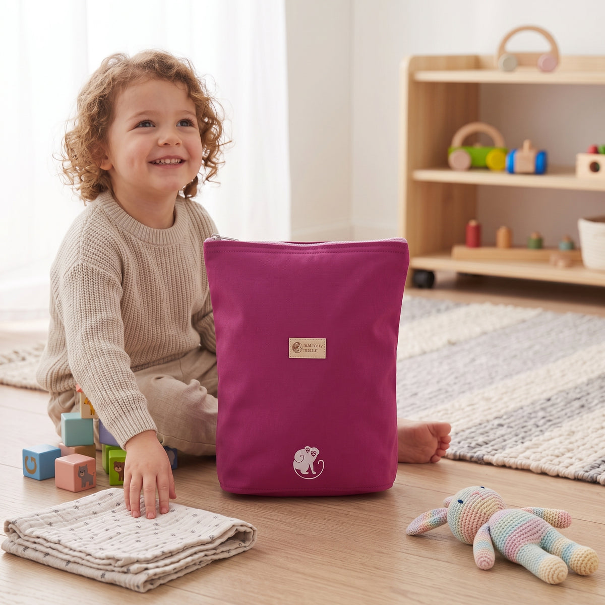 Dziecięcy plecaczek softshellowy Monkey Mum® - Soczysta malina