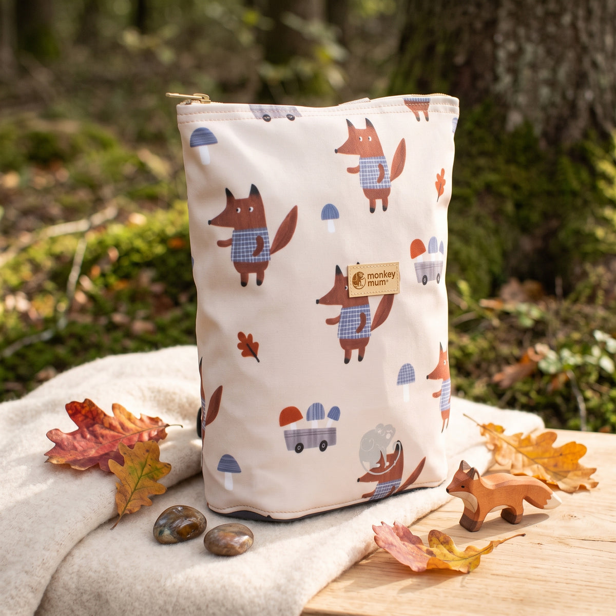 Dziecięcy plecaczek softshellowy Monkey Mum® - Liski na grzybach
