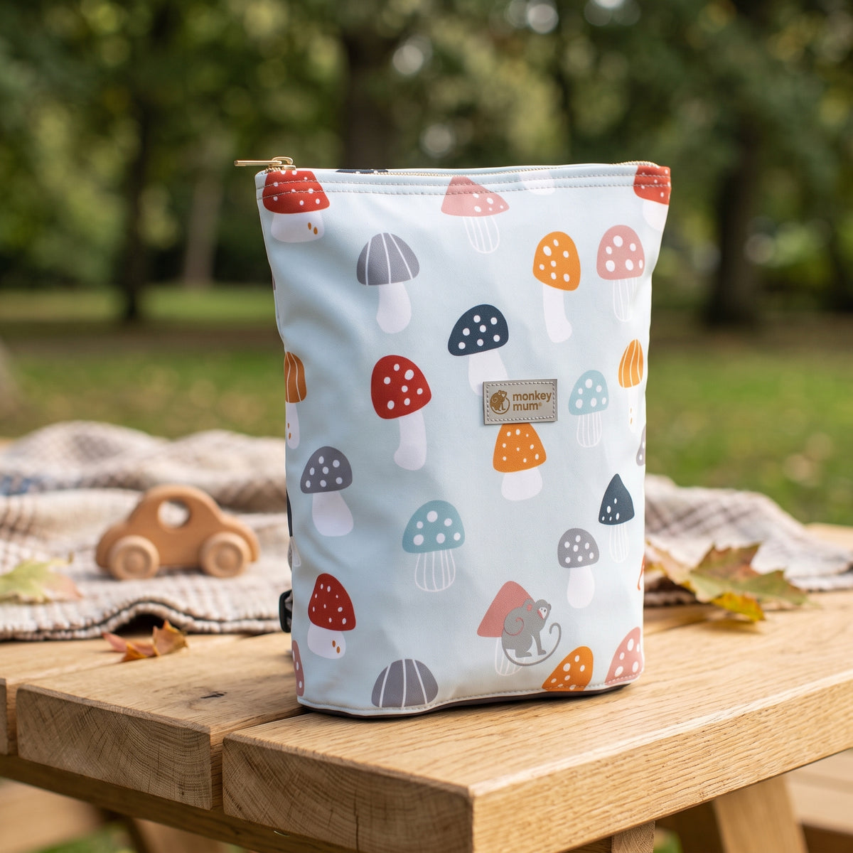 Dziecięcy plecaczek softshellowy Monkey Mum® - Kolorowe muchomory
