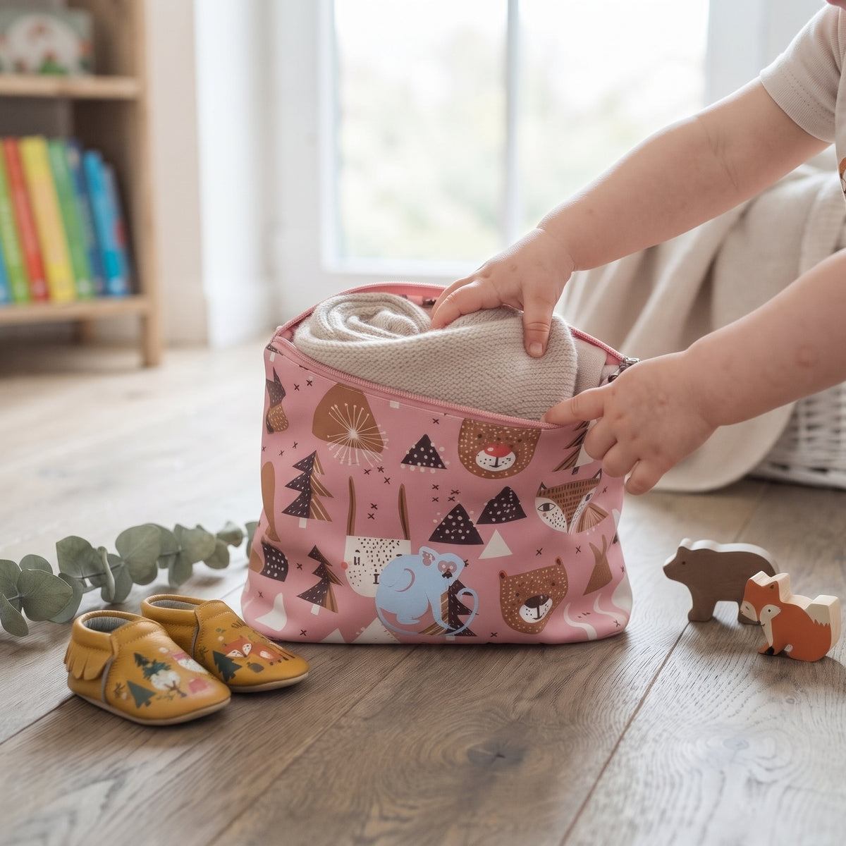 Dziecięcy softshellowy plecak Monkey Mum® - Leśne zwierzątka - Różowy