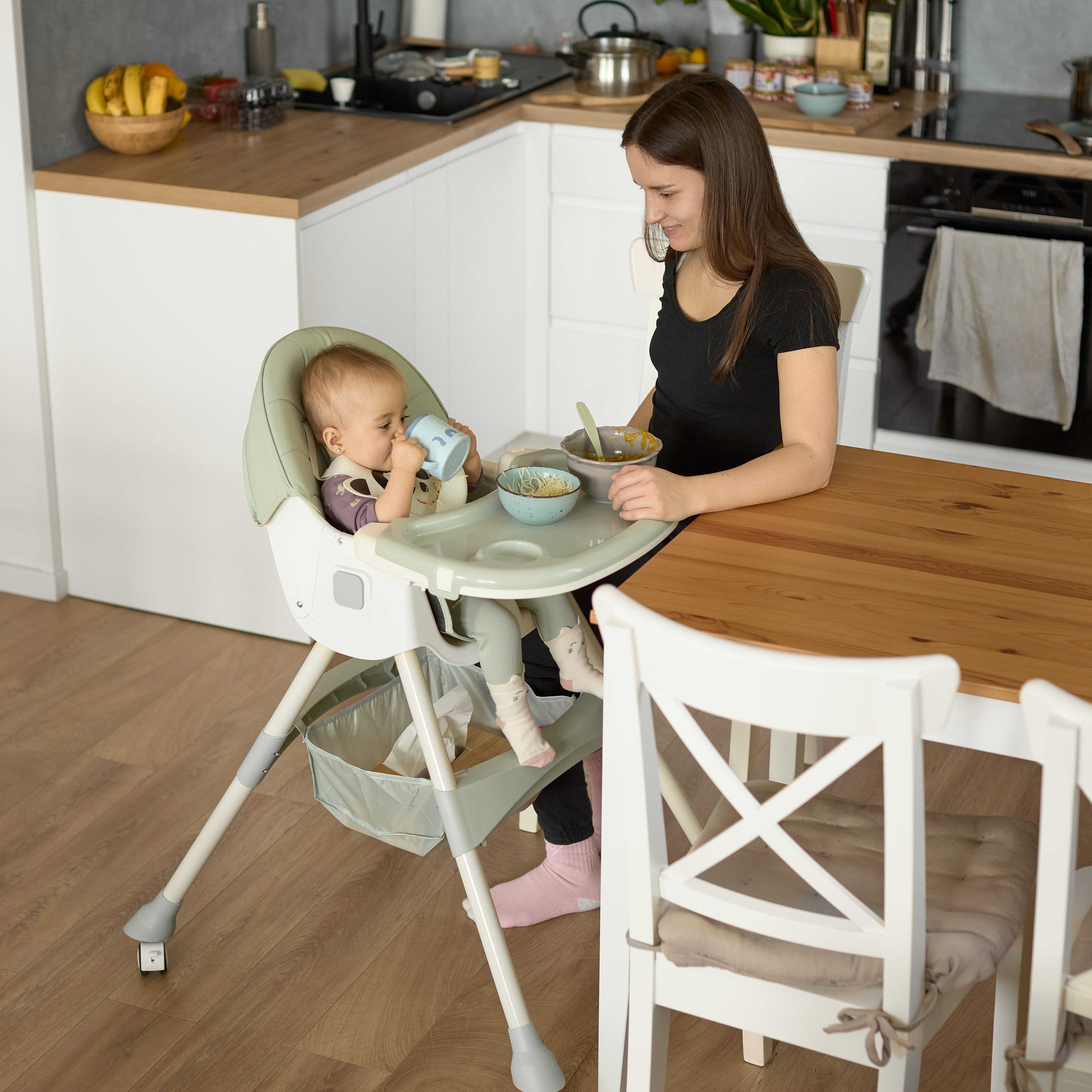 Dziecięce krzesełko do karmienia 2w1 Comfort - Beżowe - po rozpakowaniu